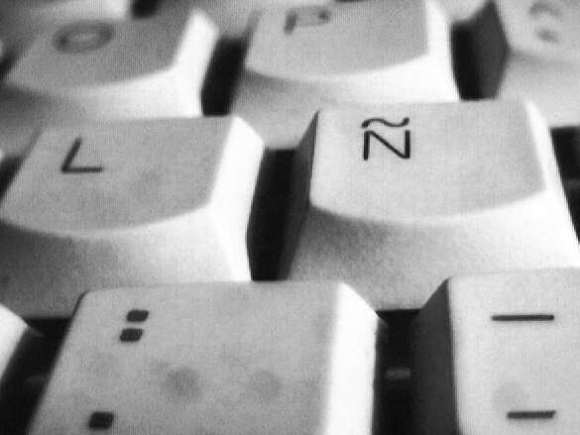 Eñe_on_keyboard_-_grey